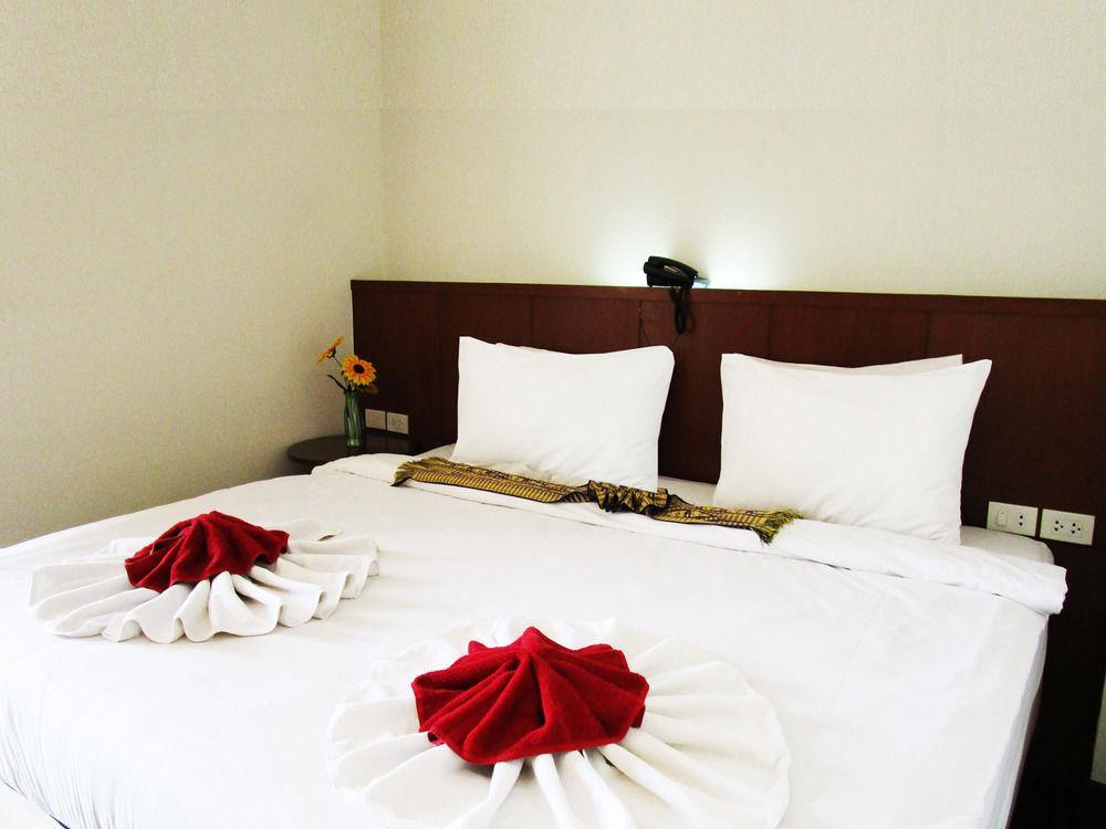 The Son Patong Beach Экстерьер фото