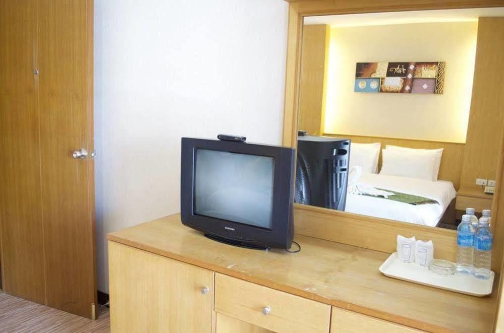 The Son Patong Beach Экстерьер фото